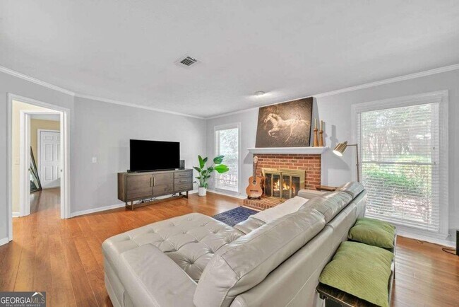 Building Photo - 808 Abingdon Way NE