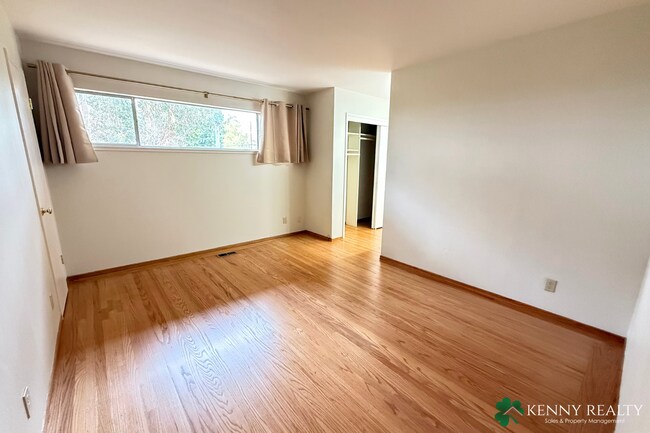 Building Photo - Spacious 4 Bedroom Home in San Mateo Hills with Dual Primary Suites