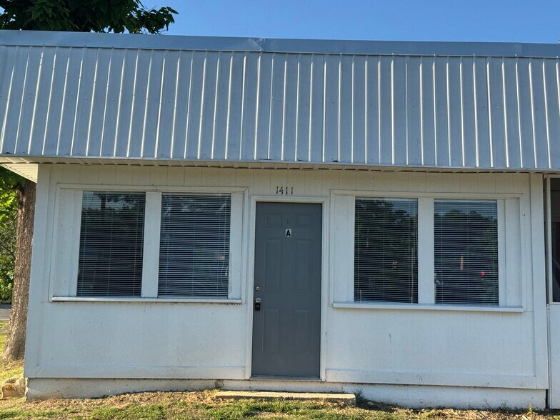 Building Photo - 1411 Vivian St