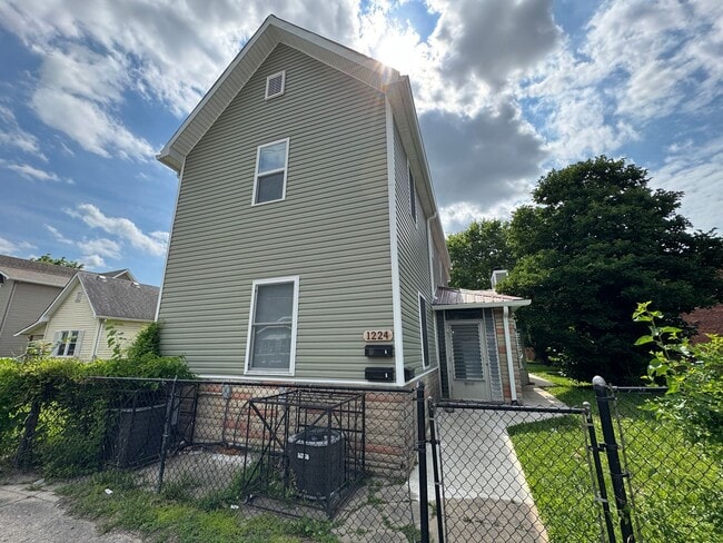 Building Photo - 1224 S Belmont Ave