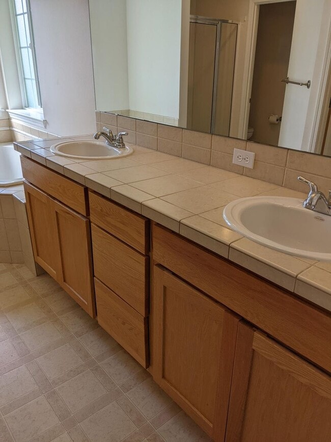 Building Photo - Woodinville Duvall Road. 4 bed. +den. 2.5 ...