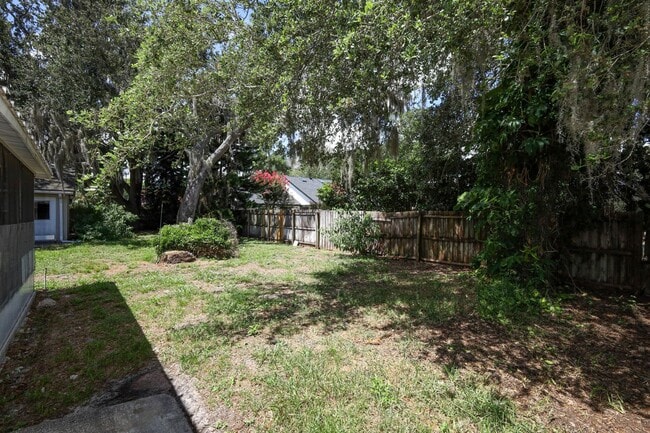 Building Photo - Spacious 4/2 in Maitland's English Estates!