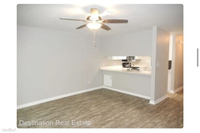 Building Photo - 2 br, 2.5 bath Triplex - 4883 Old Bainbrid...