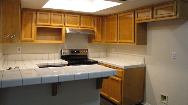 Building Photo - Condo in South West Bakersfield Private Co...