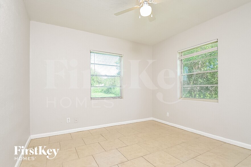 Building Photo - 1715 N Lake Shipp Dr