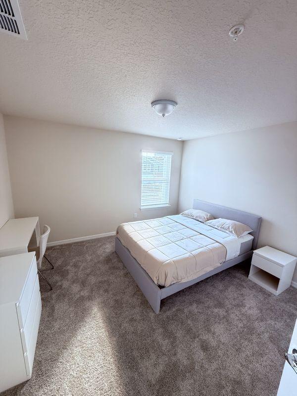 Building Photo - 105 Violet Vine Ln