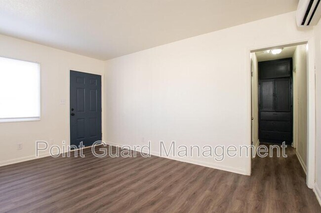 Building Photo - 813 S Beverly St