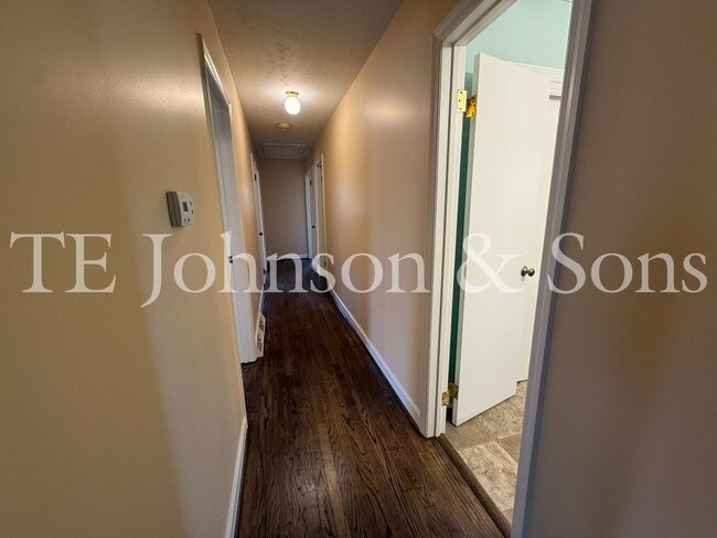 Building Photo - Spacious 4BR Home with Finished Basement, Screened Porch & Garage in Winston-Salem