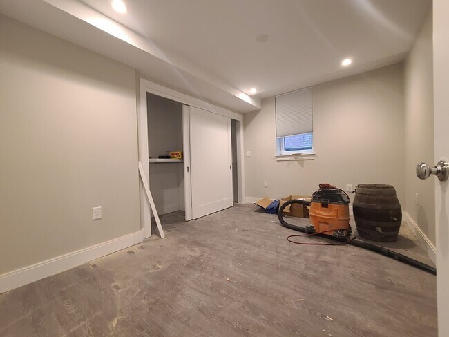 Building Photo - 42 N St