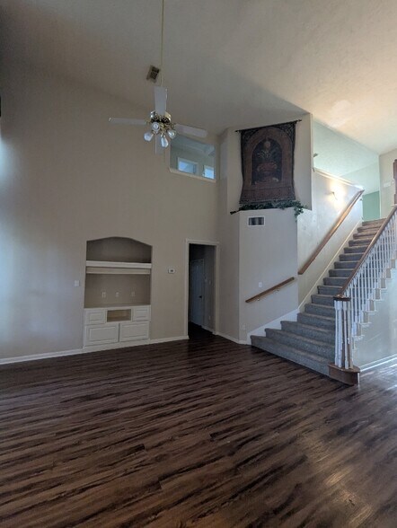 Building Photo - 4030 Harwood Dr