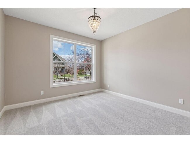 Building Photo - 16588 E Lake Dr
