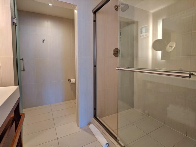 Building Photo - 3101 Bayshore Dr