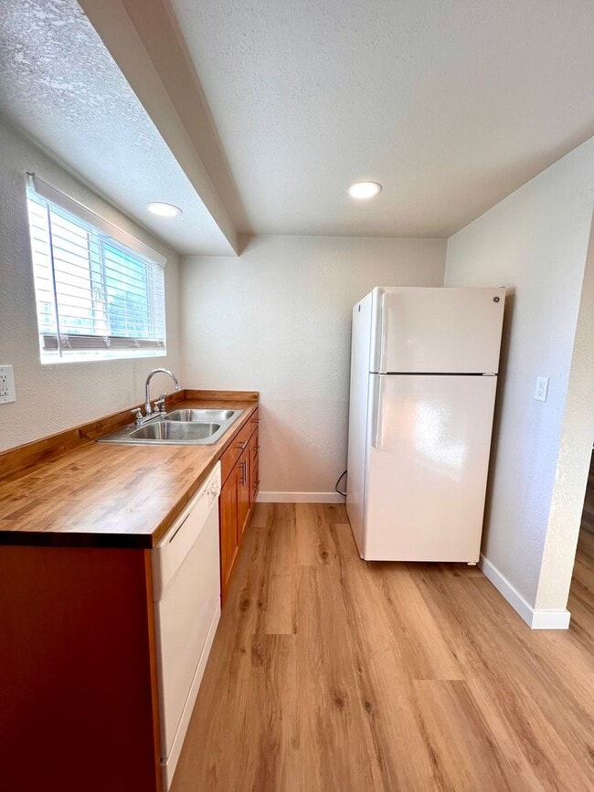 Building Photo - Non-Refundable & Security Deposit Total: $1525.00