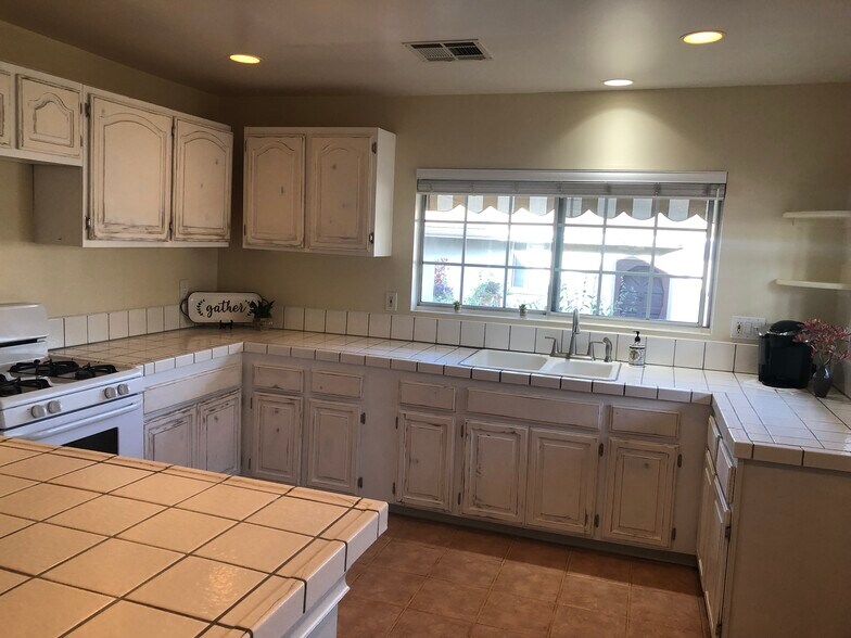 Building Photo - 2208 Gramercy Ave