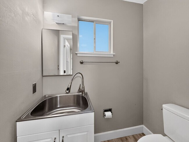 Building Photo - Gorgeous Single Level Home with Pool in Alamo Available Now!