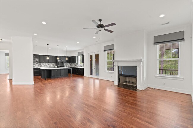 Building Photo - 213 Yellow Jasmine Dr