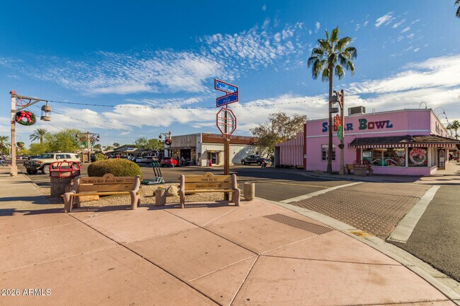 Building Photo - 4610 N 68th St