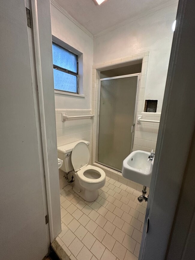 Building Photo - 4 bedroom, 2 bathroom house by TMH! Available now!