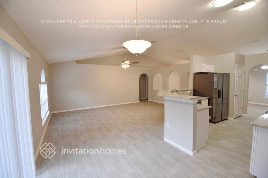 Building Photo - 5740 Oakwood Knoll Dr