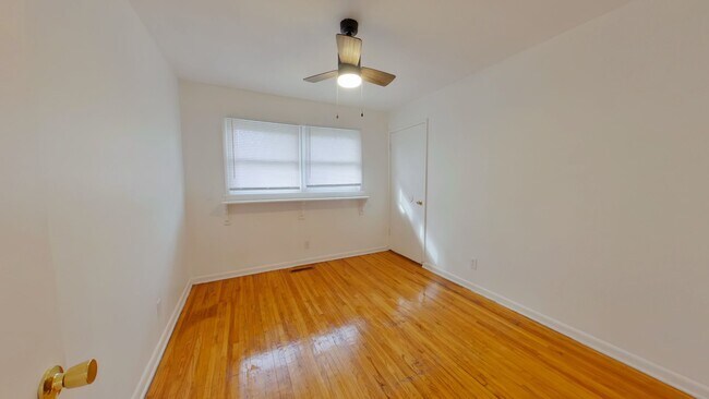 Building Photo - 2215 S Millwood Ave