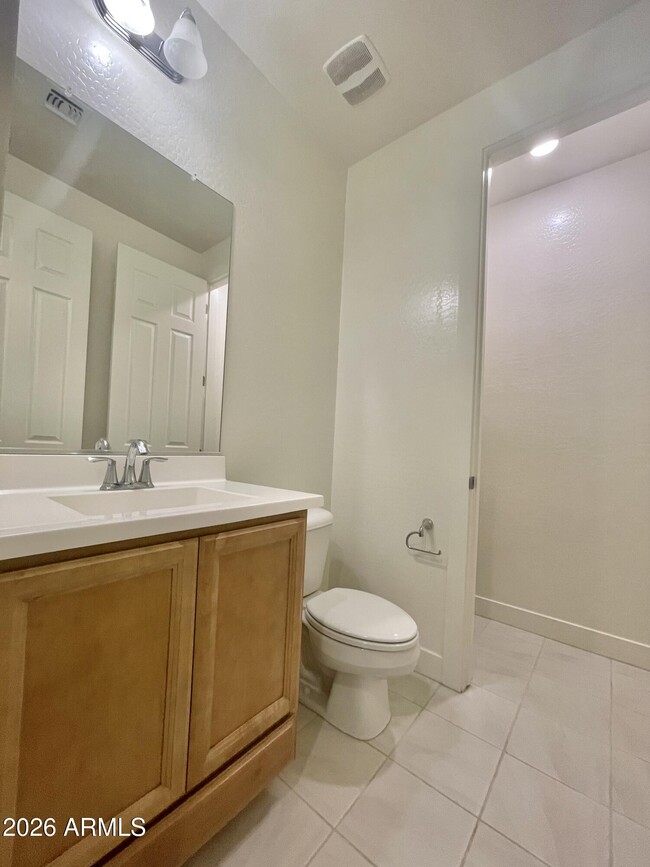 Building Photo - 20862 E Sparrow Dr