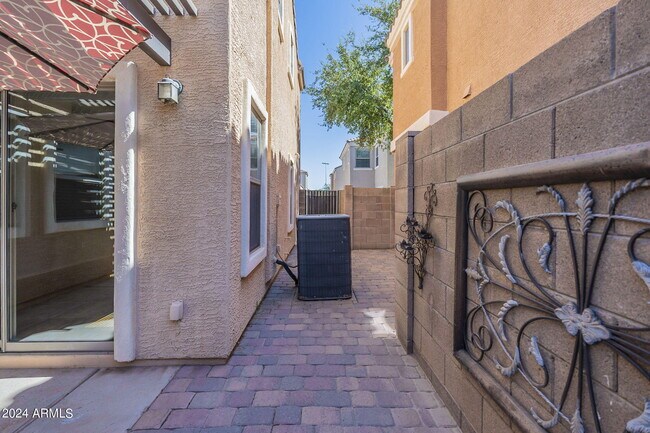 Building Photo - 2873 E Bart St