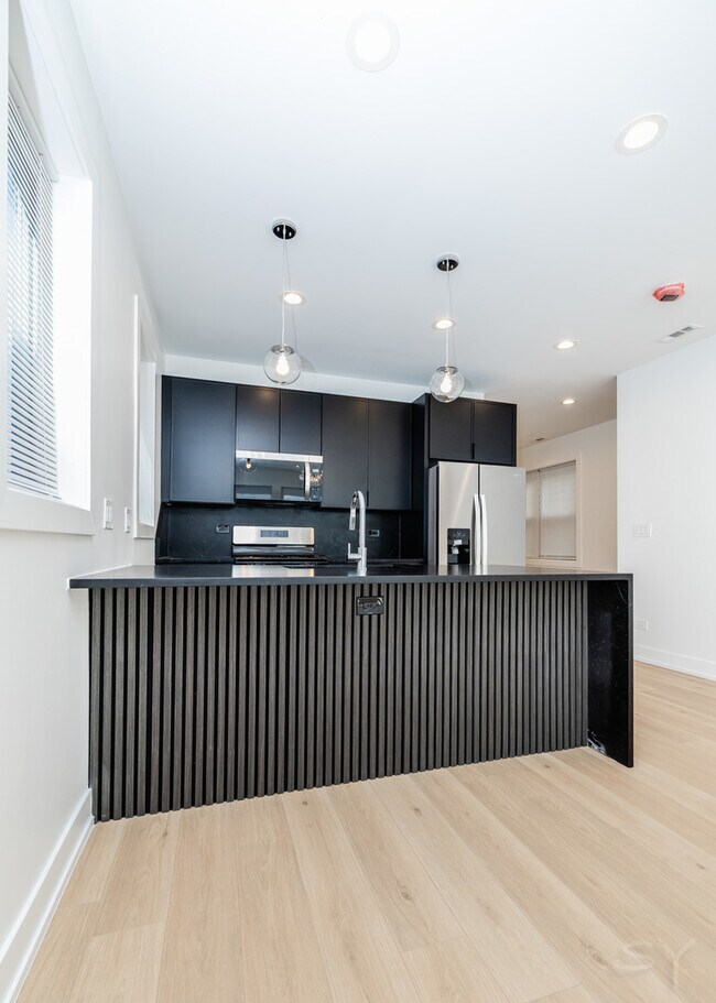 Building Photo - 6050 S Eberhart Ave