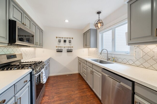 Building Photo - 10251 NW Village Heights Dr