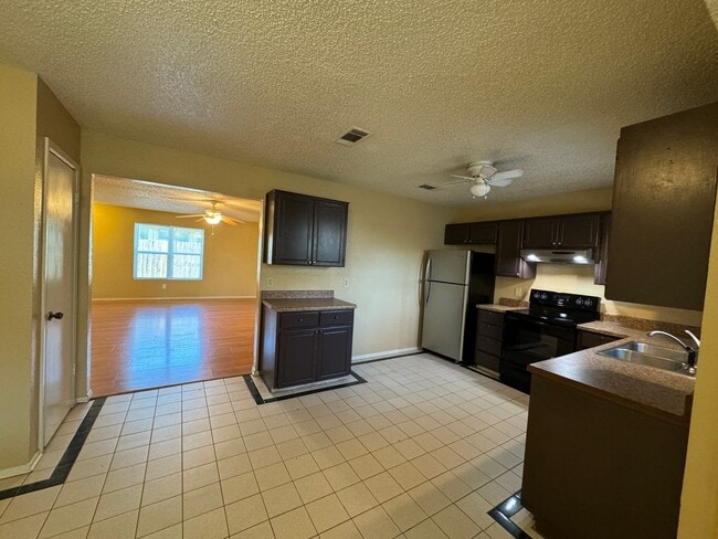 Building Photo - 2705 Casey Dr