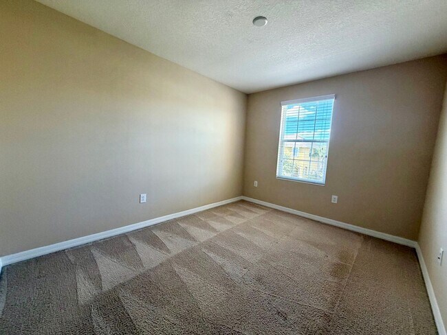 Building Photo - 3 BEDROOM 2.5 BATHROOM 1 CAR GARAGE IN PIN...