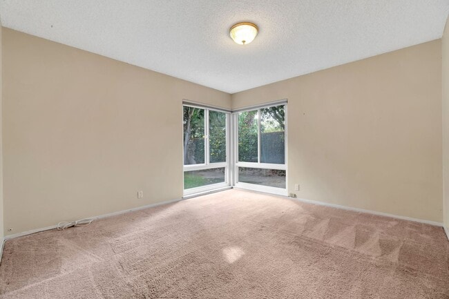 Building Photo - Charming Rossmoor Home