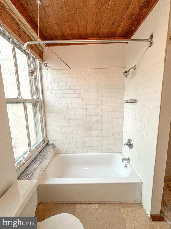 Building Photo - 212 Race St