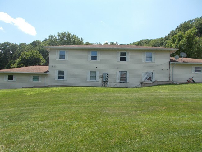 back view - 105 Hill St