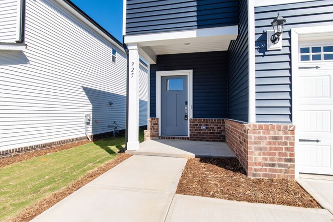 Building Photo - Stunning 3-Bedroom Residence in Oak Manor,...