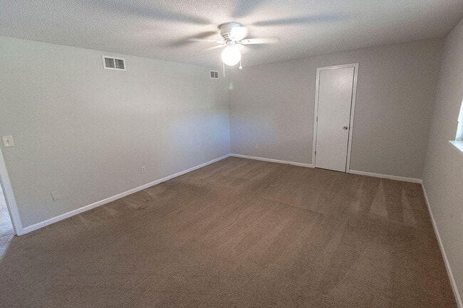 Building Photo - 1305 N Golf Blvd