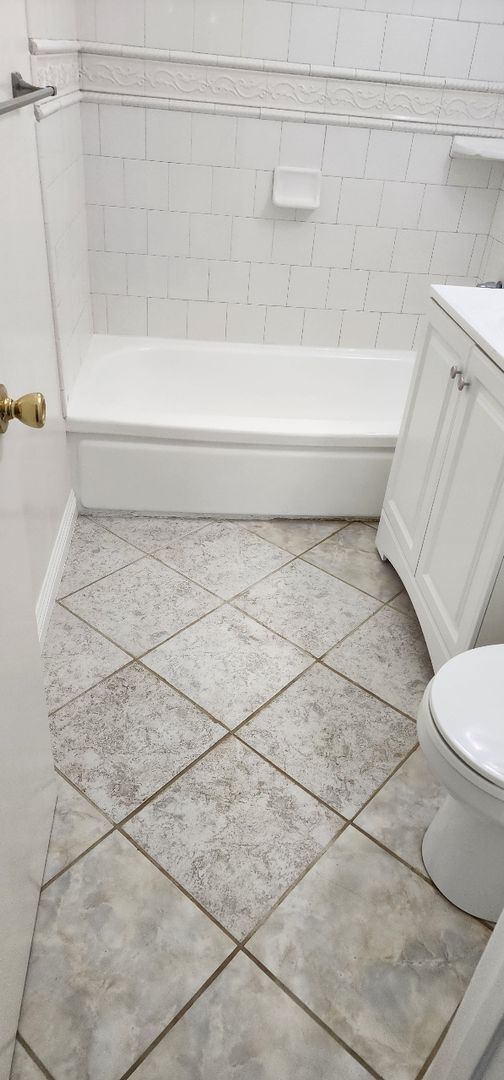 Interior Photo - 111 S Mockingbird Ln