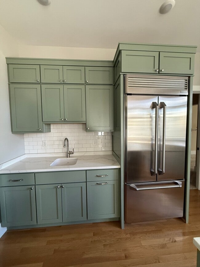 Building Photo - 425 S Yellowstone St