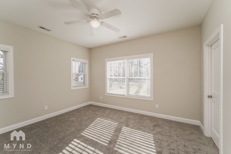 Building Photo - 2112 Middale St