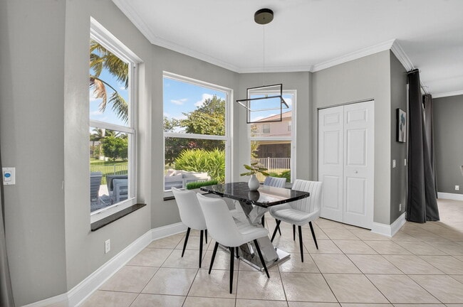 Building Photo - 3943 Westchester Way