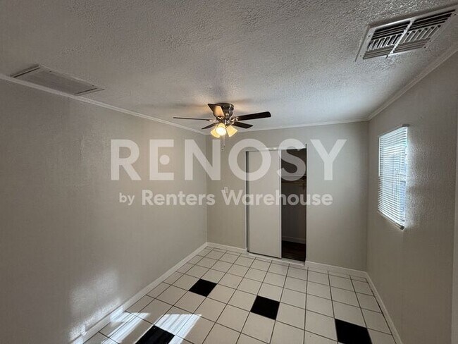 Building Photo - Modern, Solar Energy, 2-Bedroom detached Casita!