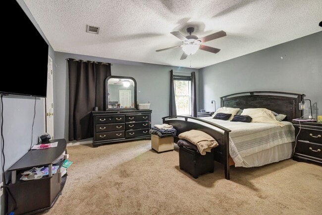 Building Photo - 3 Bedroom in Navarre! Move In $200 off 1st...