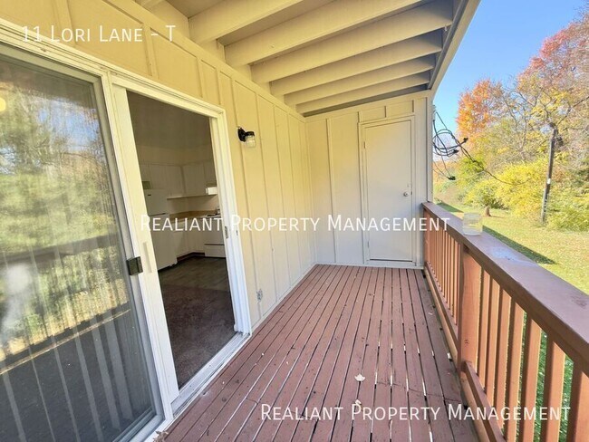 Building Photo - 11 Lori Ln