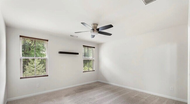 Building Photo - 2515 Willow Pond Ln SE
