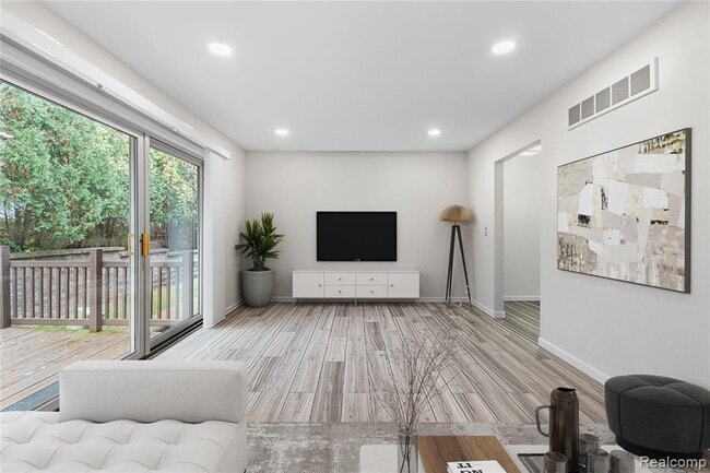 Building Photo - 1476 Oakbrook E Dr