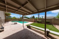 Building Photo - 5 BEDROOM, 2 BATH TEMPE HOME WITH DIVING P...