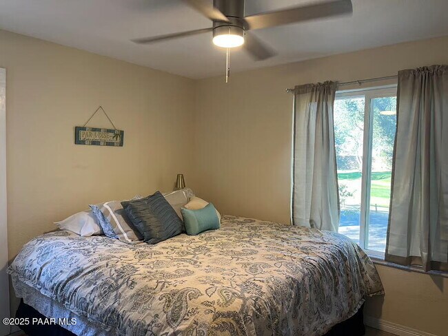 Building Photo - 1 Bar Heart Dr