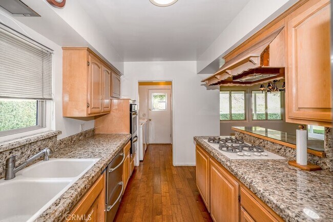Building Photo - 3547 Henrietta Ave