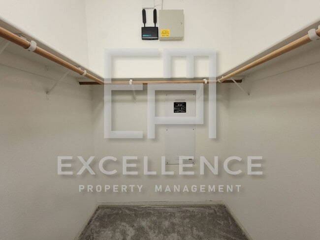 Building Photo - Beautifully Updated 2/2 with 2 Car Garage,...