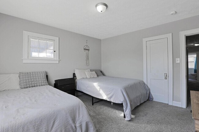 Building Photo - 1123-1125 Wilson Ave - 1125 Wilson Ave