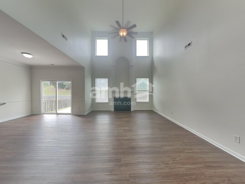 Building Photo - 6137 Kilchurn Dr